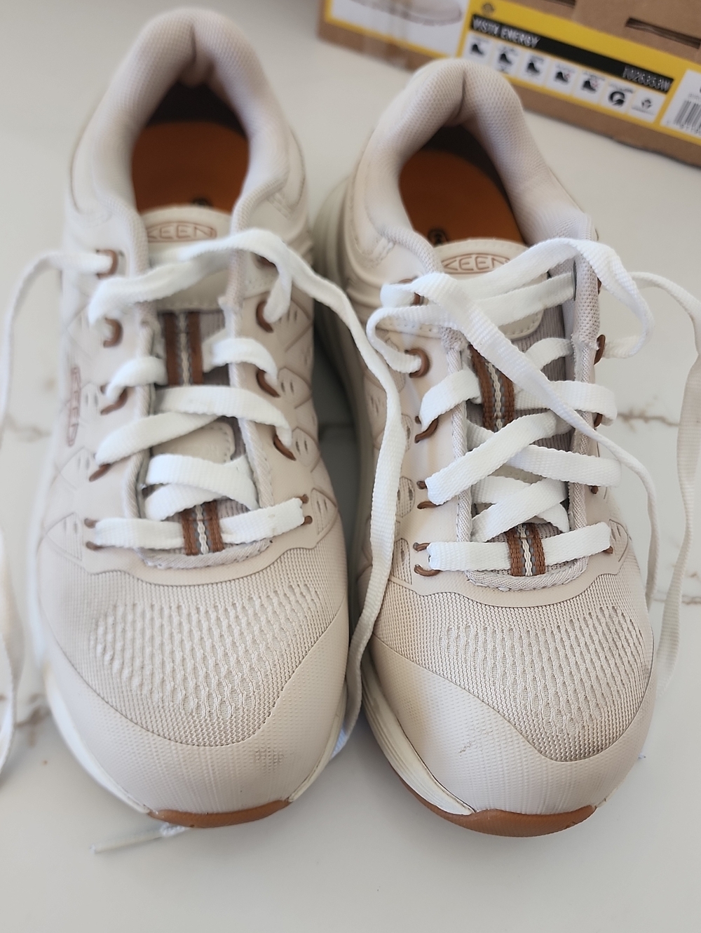 KEEN Vista Energy Women's Work Shoes Size 6W Birch Brown Sugar Carbon Fiber Toe